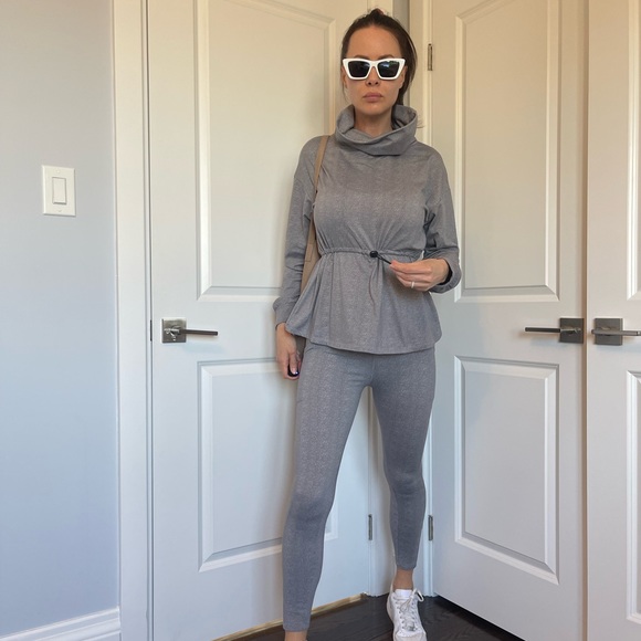 Two piece leggings and turtle neck - Picture 6 of 13